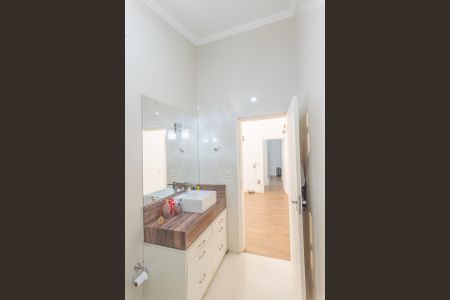 Casa de condomínio à venda com 380m², 3 quartos e 2 vagas Casa de condomínio à venda com 380m², 3 quartos e 2 vagasBanheiro