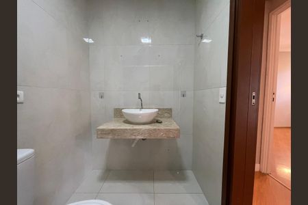 Apartamento à venda com 79m², 2 quartos e 1 vaga Apartamento à venda com 79m², 2 quartos e 1 vagaBanheiro