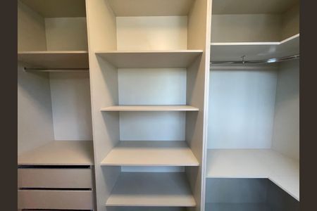 Apartamento à venda com 79m², 2 quartos e 1 vaga Apartamento à venda com 79m², 2 quartos e 1 vagaCloset do quarto 1
