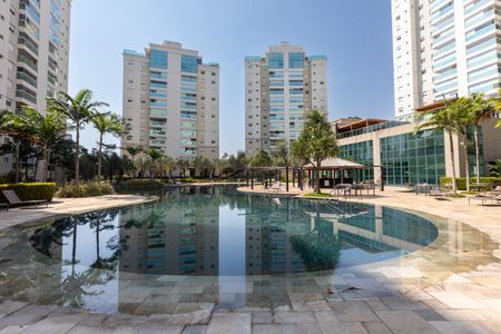 Apartamento à venda com 131m², 3 quartos e 3 vagas Apartamento à venda com 131m², 3 quartos e 3 vagasÁrea comum - Piscina