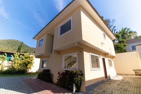 Casa de condomínio à venda com 67m², 2 quartos e 2 vagasFachada