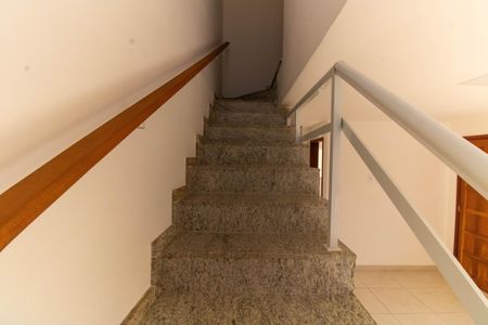 Casa de condomínio à venda com 67m², 2 quartos e 2 vagasEscada