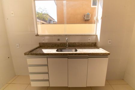 Casa de condomínio à venda com 67m², 2 quartos e 2 vagasCozinha