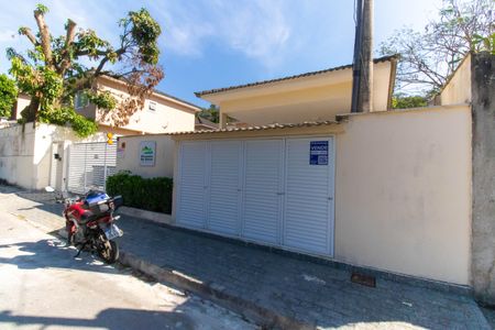 Casa de condomínio à venda com 67m², 2 quartos e 2 vagasFachada