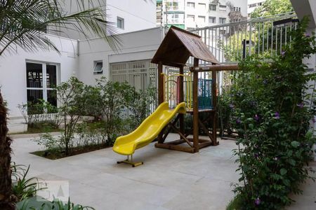 Apartamento à venda com 28m², 1 quarto e sem vaga Apartamento à venda com 28m², 1 quarto e sem vagaÁrea comum - Playground