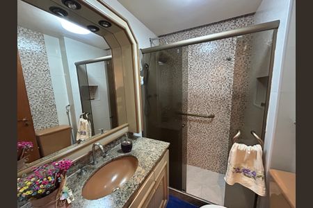 Apartamento à venda com 179m², 4 quartos e 3 vagasBanheiro 2