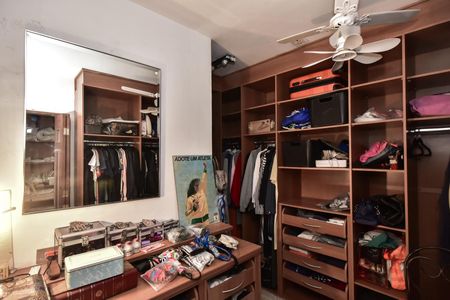 Apartamento à venda com 273m², 4 quartos e 4 vagasArmário da Suíte 2