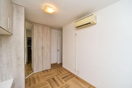 Quarto 1 de apartamento para alugar com 2 quartos, 55m² em Passo D’areia, Porto Alegre
