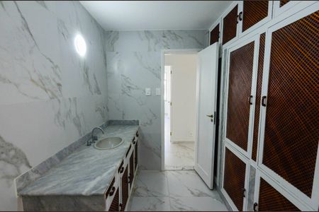 Apartamento à venda com 179m², 4 quartos e 1 vagaBanheiro Social