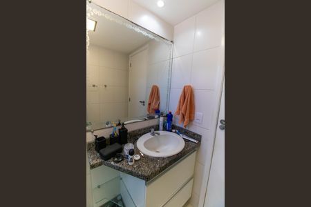 Apartamento à venda com 75m², 2 quartos e 2 vagas Apartamento à venda com 75m², 2 quartos e 2 vagasBanheiro da Suíte