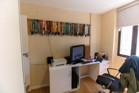 Apartamento à venda com 75m², 2 quartos e 2 vagas Apartamento à venda com 75m², 2 quartos e 2 vagasQuarto