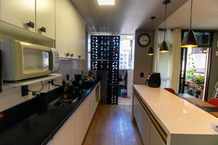 Apartamento à venda com 75m², 2 quartos e 2 vagas Apartamento à venda com 75m², 2 quartos e 2 vagasCozinha e Área de Serviço