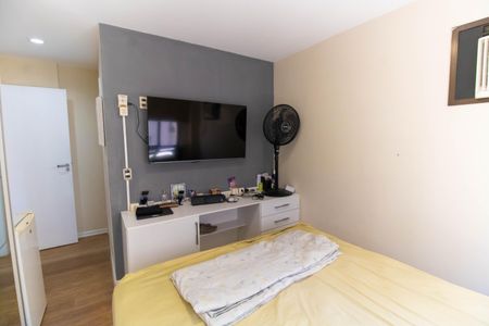 Apartamento à venda com 75m², 2 quartos e 2 vagas Apartamento à venda com 75m², 2 quartos e 2 vagasSuíte