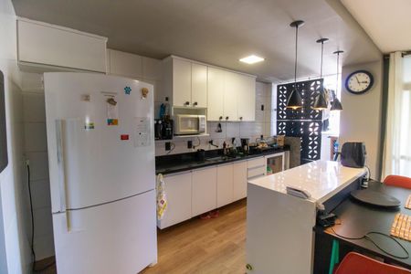 Apartamento à venda com 75m², 2 quartos e 2 vagas Apartamento à venda com 75m², 2 quartos e 2 vagasCozinha e Área de Serviço