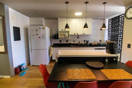 Apartamento à venda com 75m², 2 quartos e 2 vagas Apartamento à venda com 75m², 2 quartos e 2 vagasCozinha e Área de Serviço