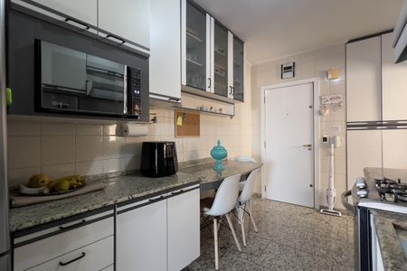 Apartamento à venda com 144m², 3 quartos e 2 vagas Apartamento à venda com 144m², 3 quartos e 2 vagasCozinha