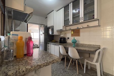 Apartamento à venda com 144m², 3 quartos e 2 vagas Apartamento à venda com 144m², 3 quartos e 2 vagasCozinha