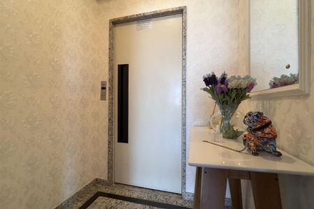 Apartamento à venda com 144m², 3 quartos e 2 vagas Apartamento à venda com 144m², 3 quartos e 2 vagasHall de entrada