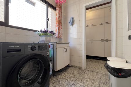 Apartamento à venda com 144m², 3 quartos e 2 vagas Apartamento à venda com 144m², 3 quartos e 2 vagasÁrea de Serviço