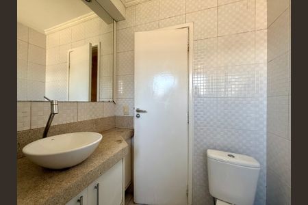 Casa para alugar com 145m², 3 quartos e 2 vagasBanheiro Social