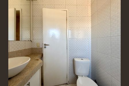 Casa para alugar com 145m², 3 quartos e 2 vagasBanheiro Social