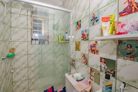 Banheiro de apartamento à venda com 1 quarto, 43m² em Jardim Carvalho, Porto Alegre