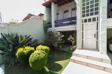 Casa à venda com 340m², 4 quartos e 4 vagasEntrada