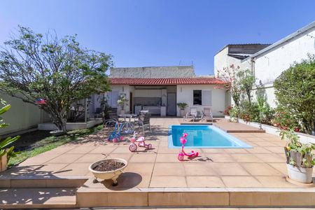Casa à venda com 340m², 4 quartos e 4 vagasQuintal