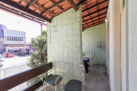 Casa à venda com 340m², 4 quartos e 4 vagasVaranda da sala