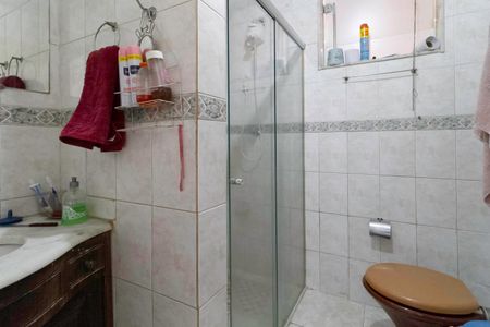 Casa à venda com 340m², 4 quartos e 4 vagasBanheiro da suíte