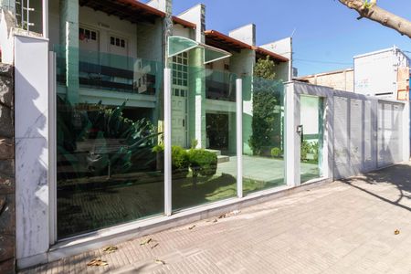 Casa à venda com 340m², 4 quartos e 4 vagasFachada