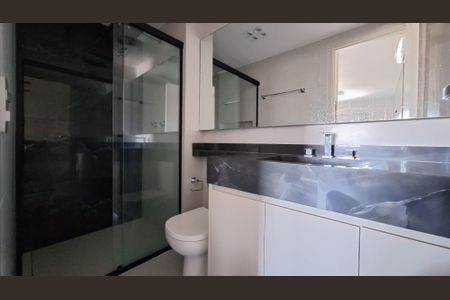 Apartamento à venda com 60m², 2 quartos e 2 vagas Apartamento à venda com 60m², 2 quartos e 2 vagasBanheiro da Suíte