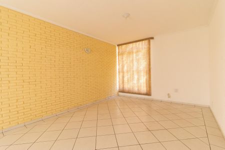 Casa para alugar com 235m², 3 quartos e 3 vagasSala
