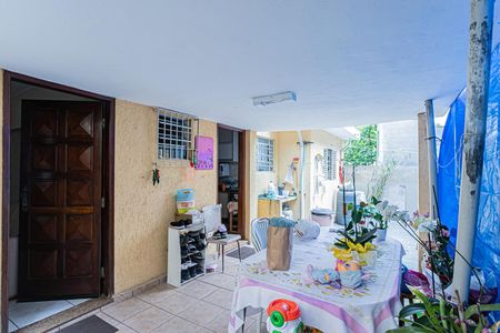 Casa à venda com 330m², 5 quartos e 2 vagasQuintal