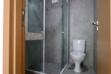 Banheiro de kitnet/studio para alugar com 1 quarto, 21m² em Barra, Salvador