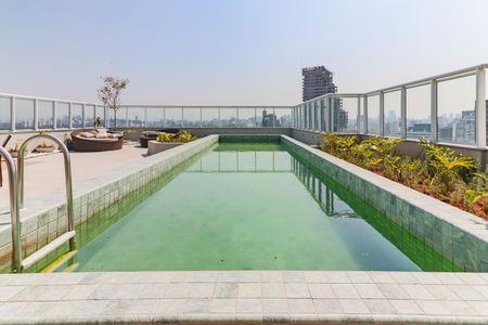 Studio para alugar com 32m², 1 quarto e sem vaga Studio para alugar com 32m², 1 quarto e sem vagaÁrea comum - Piscina