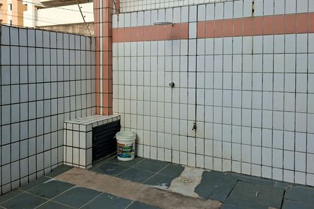 Apartamento para alugar com 65m², 2 quartos e 1 vagaDucha