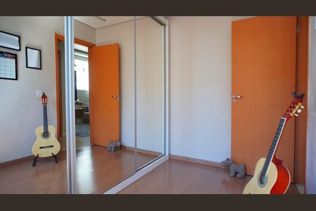 Quarto 1 de apartamento à venda com 2 quartos, 50m² em Humaitá, Porto Alegre
