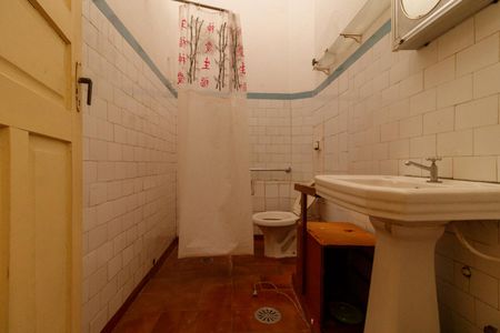 Casa à venda com 73m², 2 quartos e 1 vaga Casa à venda com 73m², 2 quartos e 1 vagaBanheiro