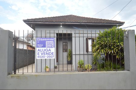 Casa à venda com 100m², 2 quartos e 4 vagasFachada + Placa