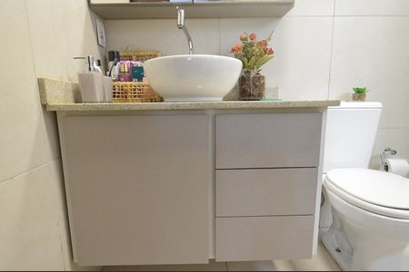 Casa à venda com 100m², 2 quartos e 4 vagasBanheiro da Suíte - Armário