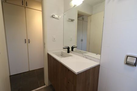 Apartamento para alugar com 122m², 3 quartos e 2 vagas Apartamento para alugar com 122m², 3 quartos e 2 vagasBanheiro da Suíte
