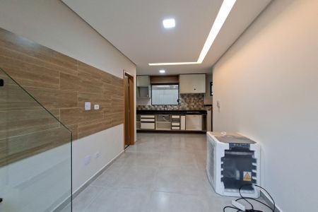 Sala de casa de condomínio para alugar com 2 quartos, 60m² em Nova Mirim, Praia Grande