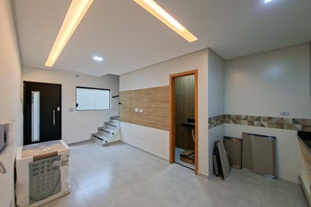 Sala de casa de condomínio para alugar com 2 quartos, 60m² em Nova Mirim, Praia Grande