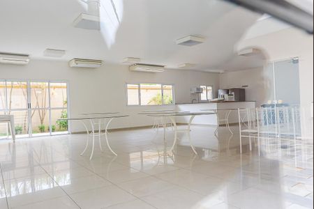 Apartamento à venda com 48m², 2 quartos e 1 vaga Apartamento à venda com 48m², 2 quartos e 1 vagaÁrea comum - Salão de festas