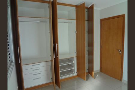 Suíte de apartamento para alugar com 4 quartos, 135m² em Mansões Santo Antônio, Campinas