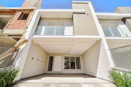Casa à venda com 198m², 3 quartos e 2 vagas Casa à venda com 198m², 3 quartos e 2 vagasFachada