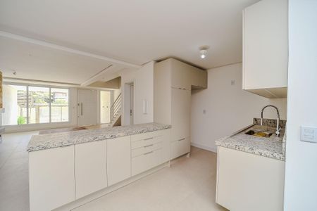 Casa à venda com 198m², 3 quartos e 2 vagas Casa à venda com 198m², 3 quartos e 2 vagasCozinha