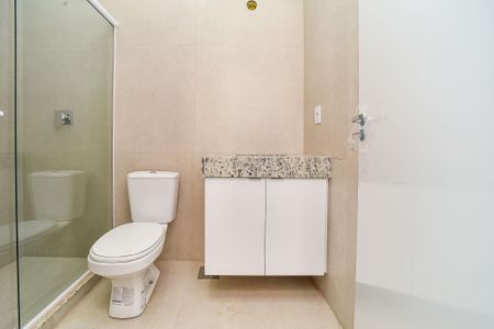 Casa à venda com 198m², 3 quartos e 2 vagas Casa à venda com 198m², 3 quartos e 2 vagasBanheiro da Suíte 2