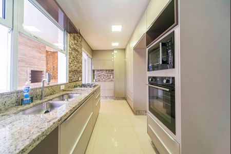 Apartamento à venda com 161m², 3 quartos e 3 vagas Apartamento à venda com 161m², 3 quartos e 3 vagasCozinha